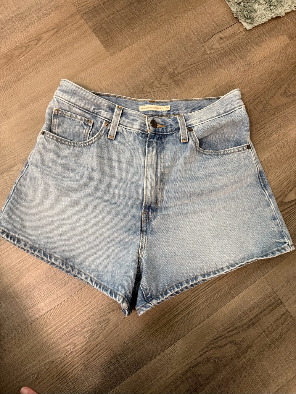 Levi’s high waisted mom shorts Light Wash Denim High-Rise